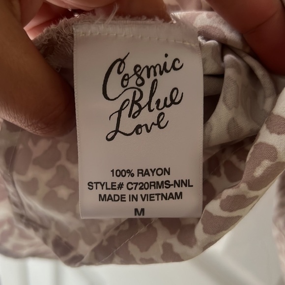 Stitchfix Cosmic Blue Love Kylie Classic Half Button Down Blouse Size Medium - Picture 9 of 9